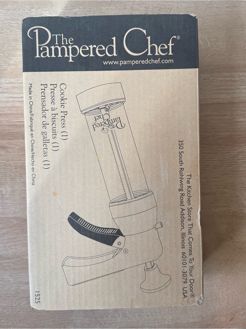 The Pampered Chef 1525 Cookie Press with 16 Discs - White
